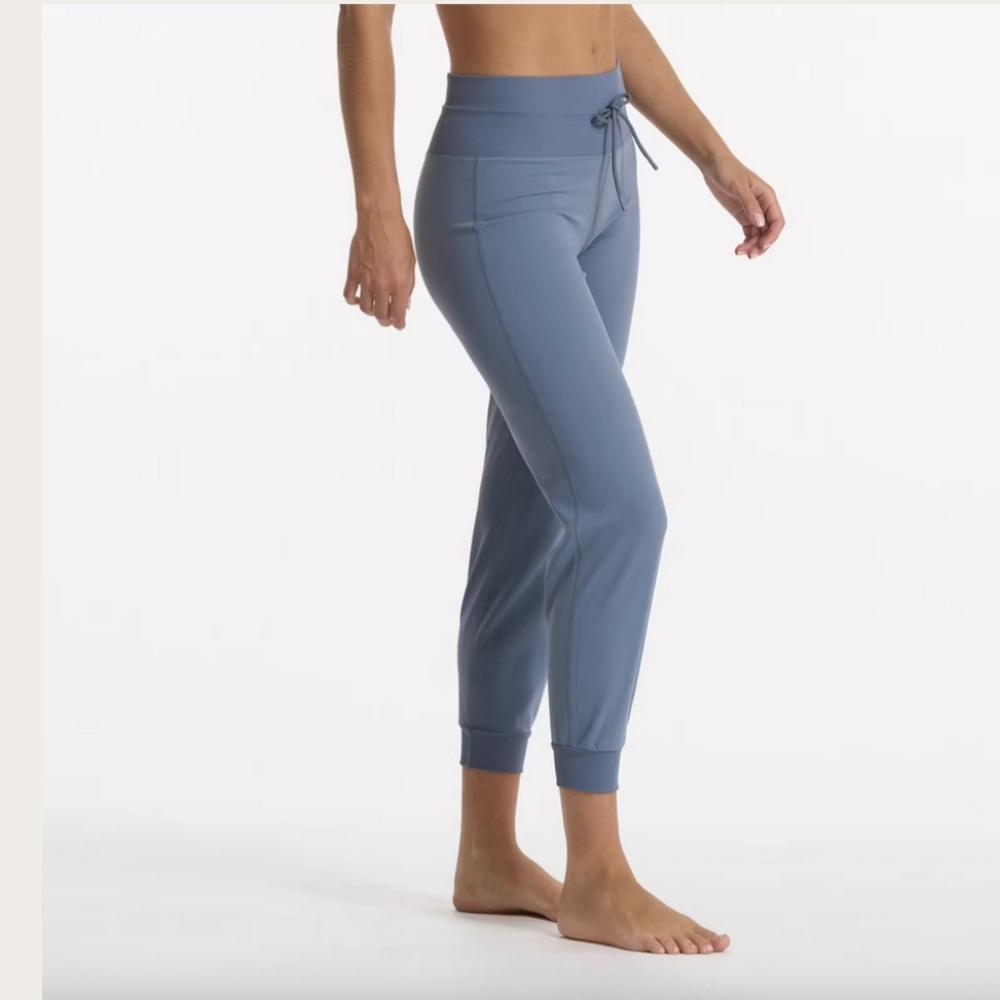 Vuori womens Daily BreatheInterlock Joggers Size Large